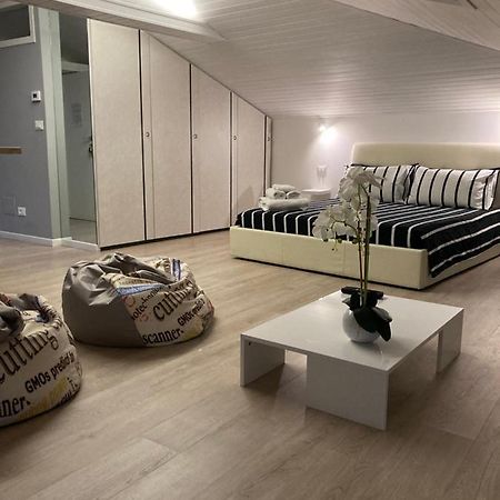 Apartmán La Mansarda Di Juliette Desenzano del Garda Exteriér fotografie