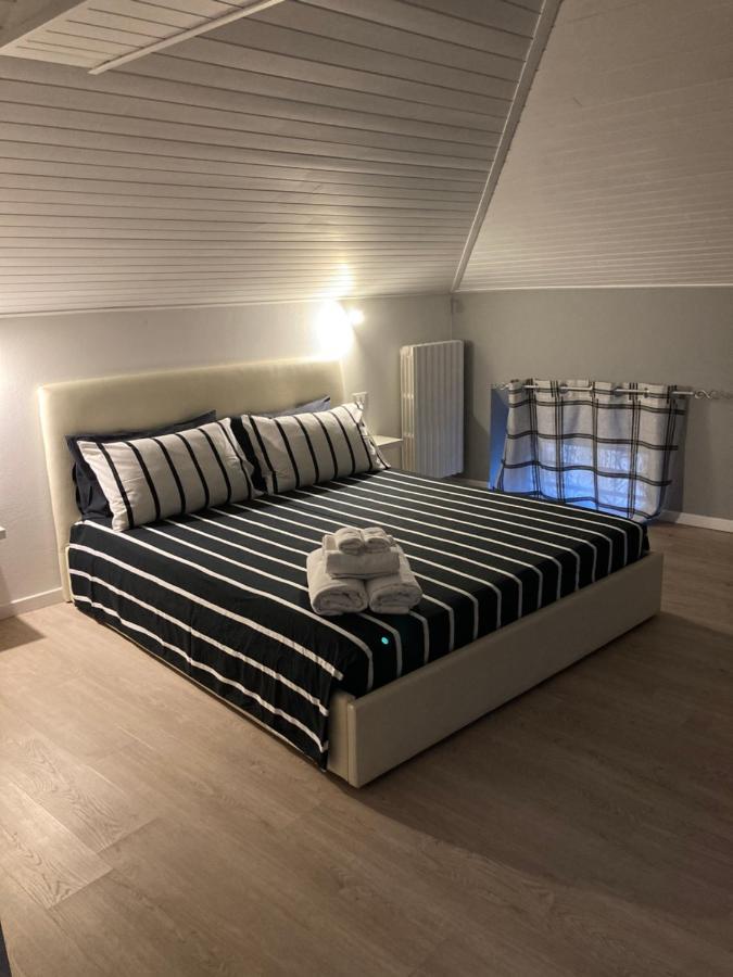 Apartmán La Mansarda Di Juliette Desenzano del Garda Exteriér fotografie