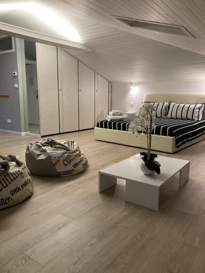 Apartmán La Mansarda Di Juliette Desenzano del Garda Exteriér fotografie