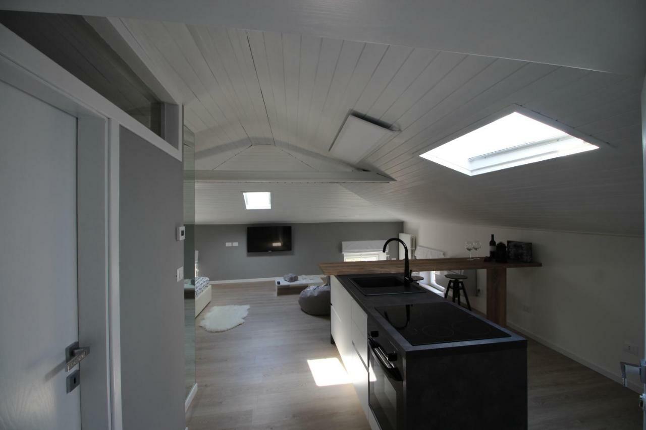 Apartmán La Mansarda Di Juliette Desenzano del Garda Exteriér fotografie