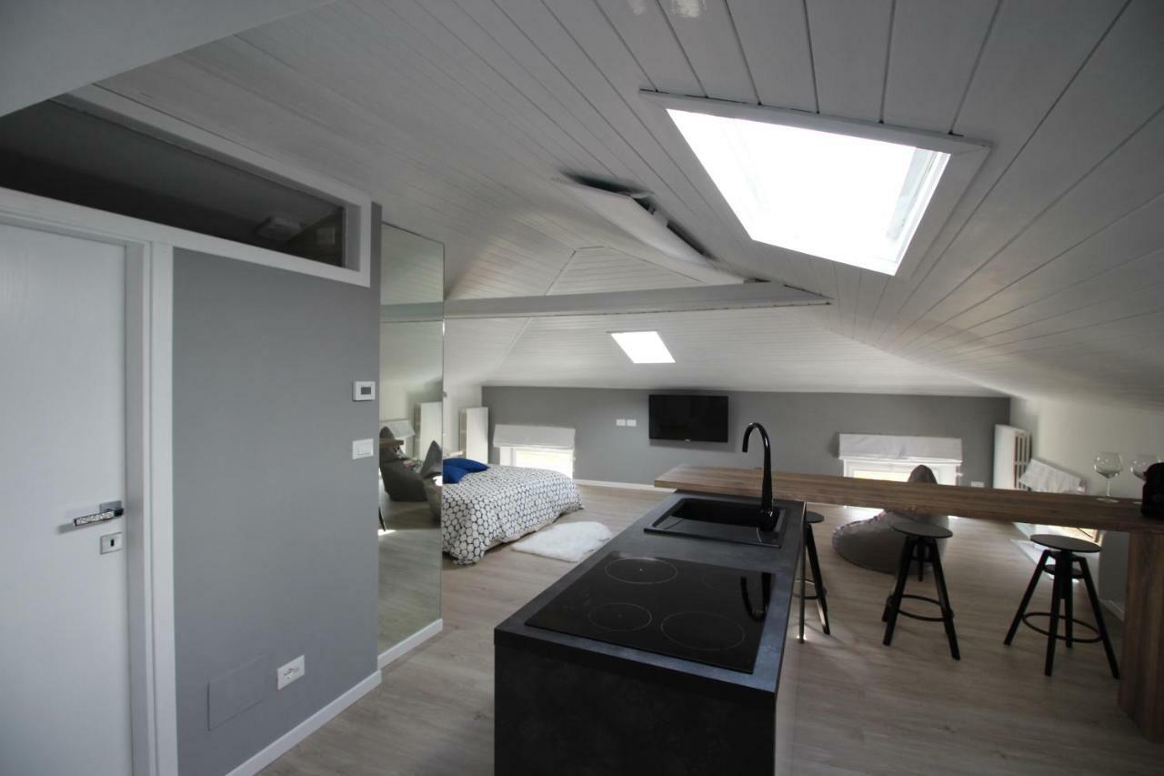 Apartmán La Mansarda Di Juliette Desenzano del Garda Exteriér fotografie