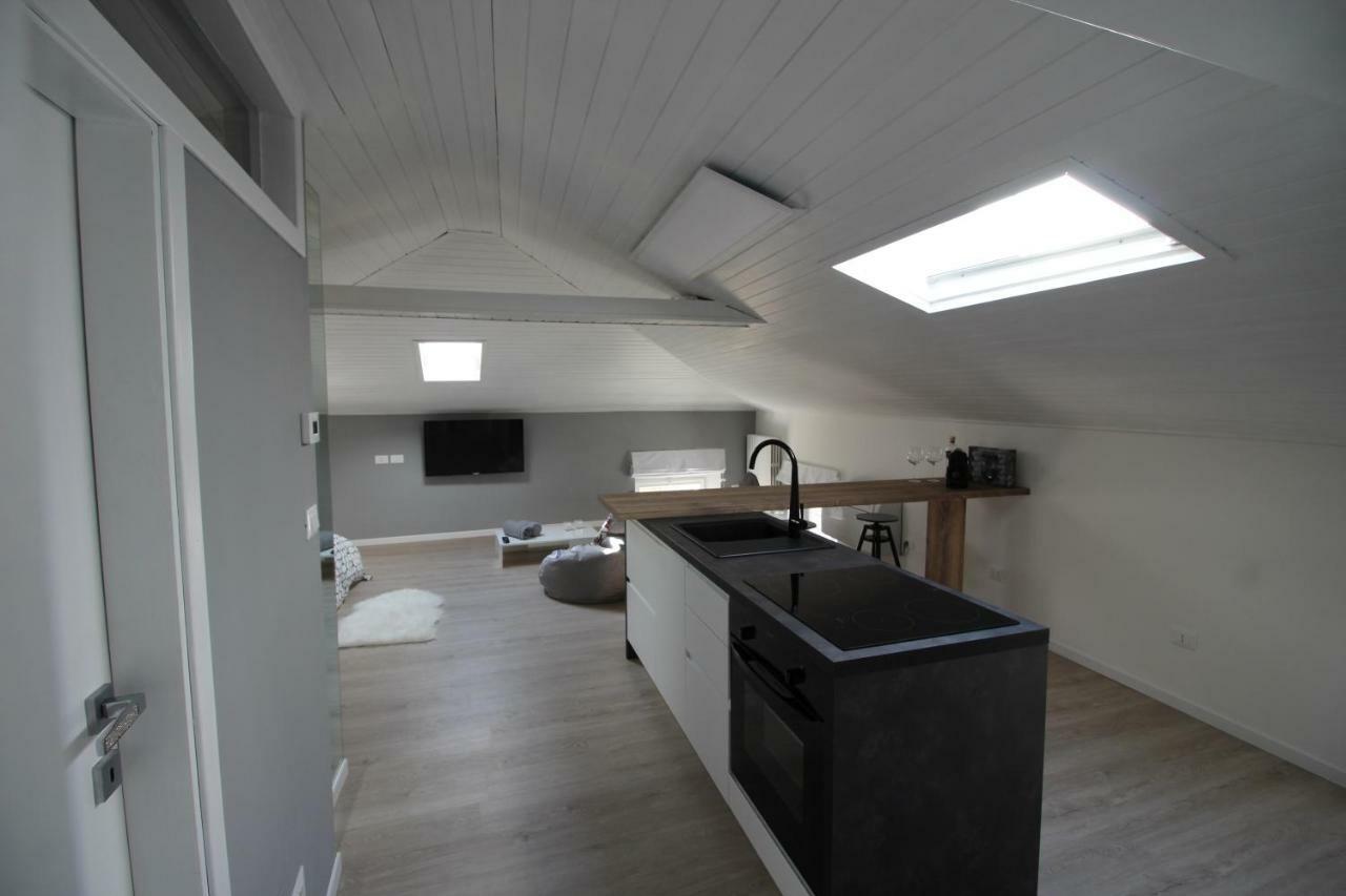Apartmán La Mansarda Di Juliette Desenzano del Garda Exteriér fotografie