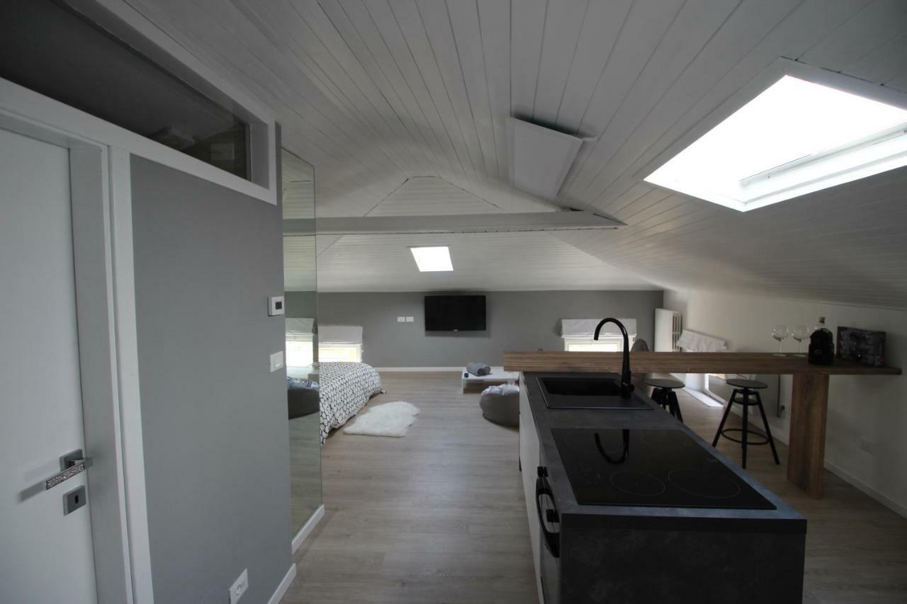 Apartmán La Mansarda Di Juliette Desenzano del Garda Exteriér fotografie