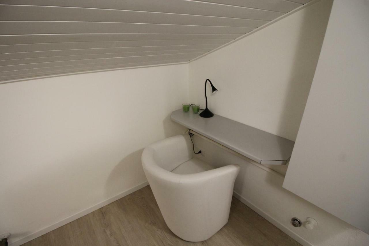Apartmán La Mansarda Di Juliette Desenzano del Garda Exteriér fotografie