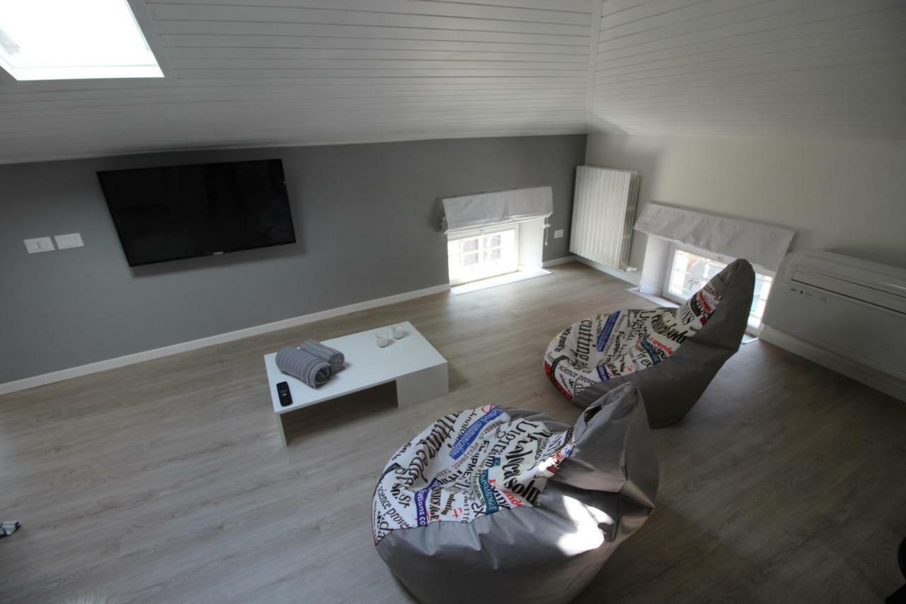 Apartmán La Mansarda Di Juliette Desenzano del Garda Exteriér fotografie