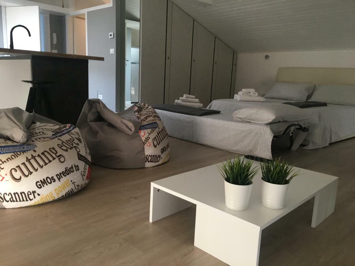 Apartmán La Mansarda Di Juliette Desenzano del Garda Exteriér fotografie